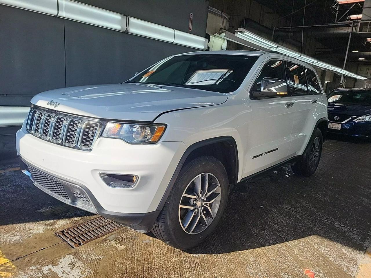 Jeep Grand Cherokee's photo