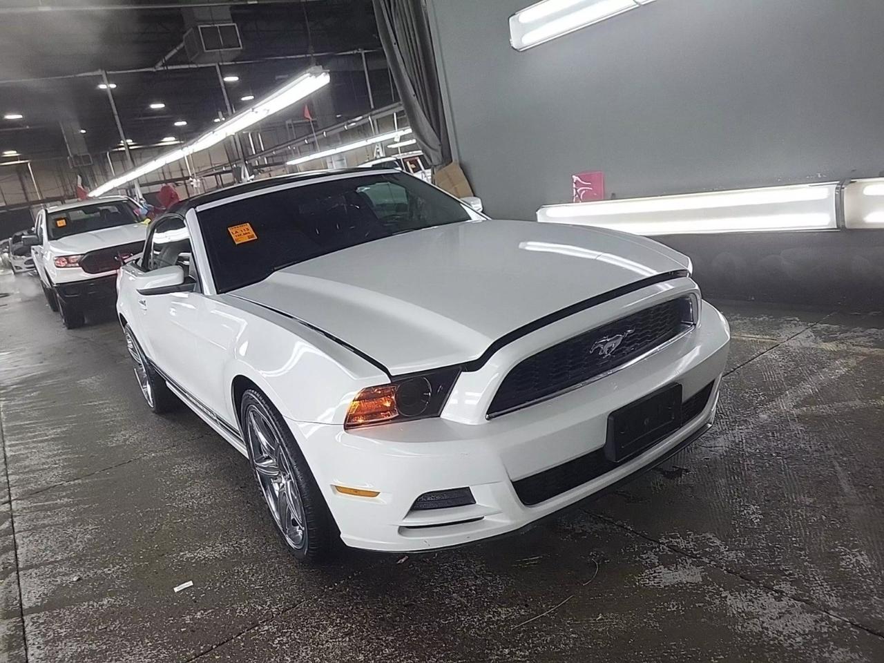 2014 Ford Mustang V6 photo 3