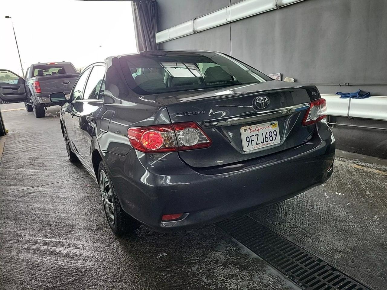 2012 Toyota Corolla LE photo 3