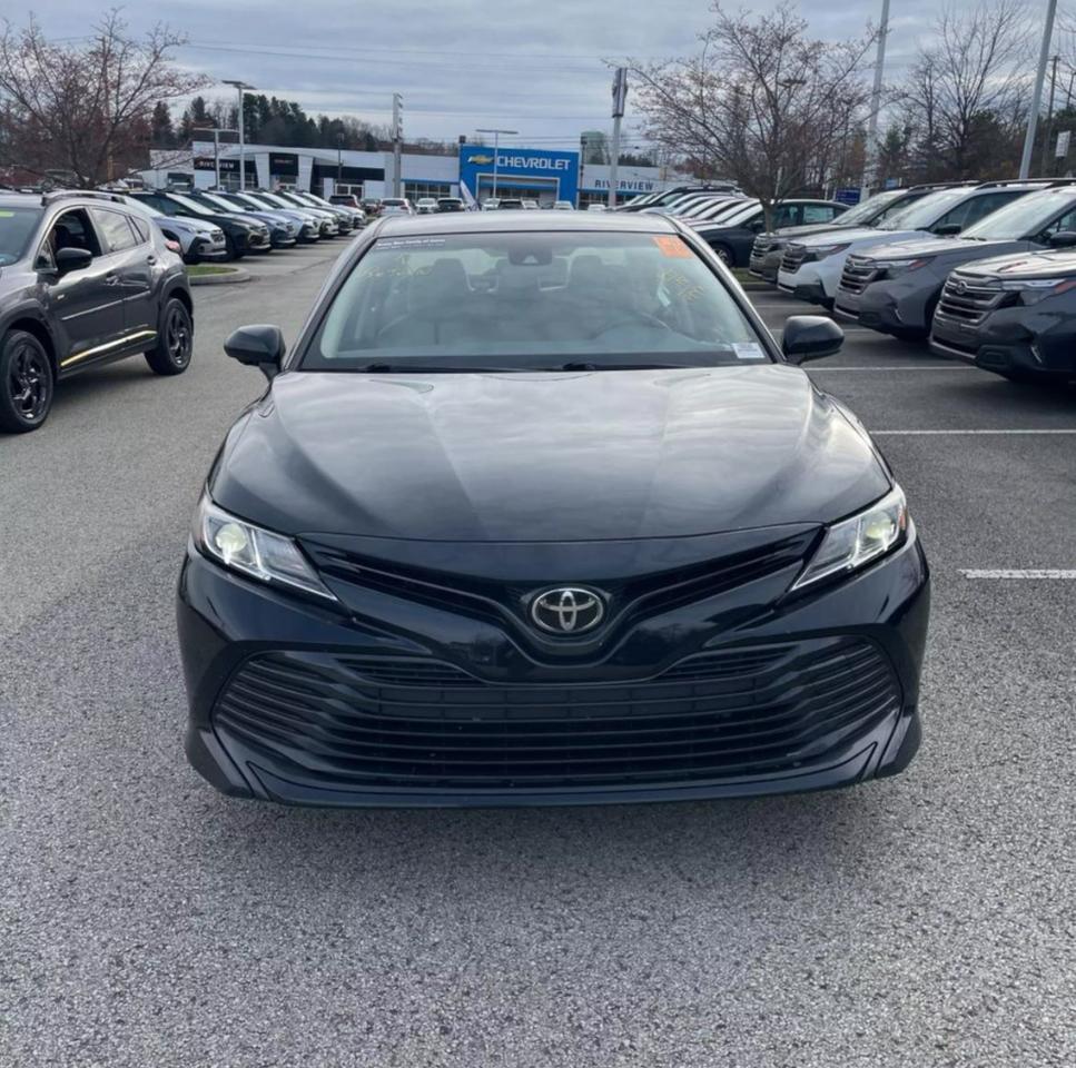 2018 Toyota Camry LE photo 3