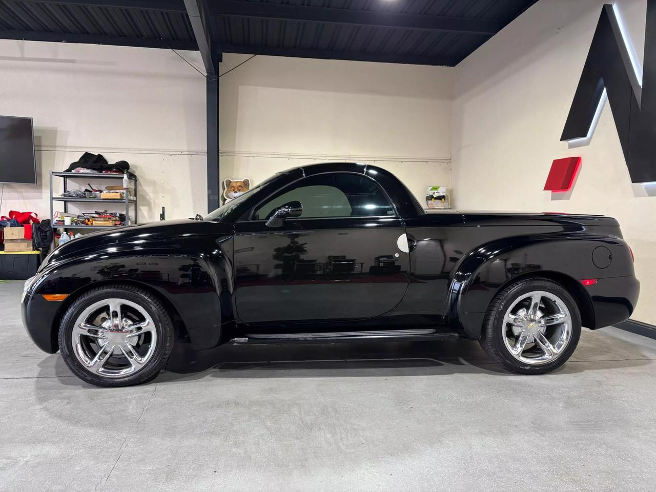 2005 Chevrolet SSR Base photo 8