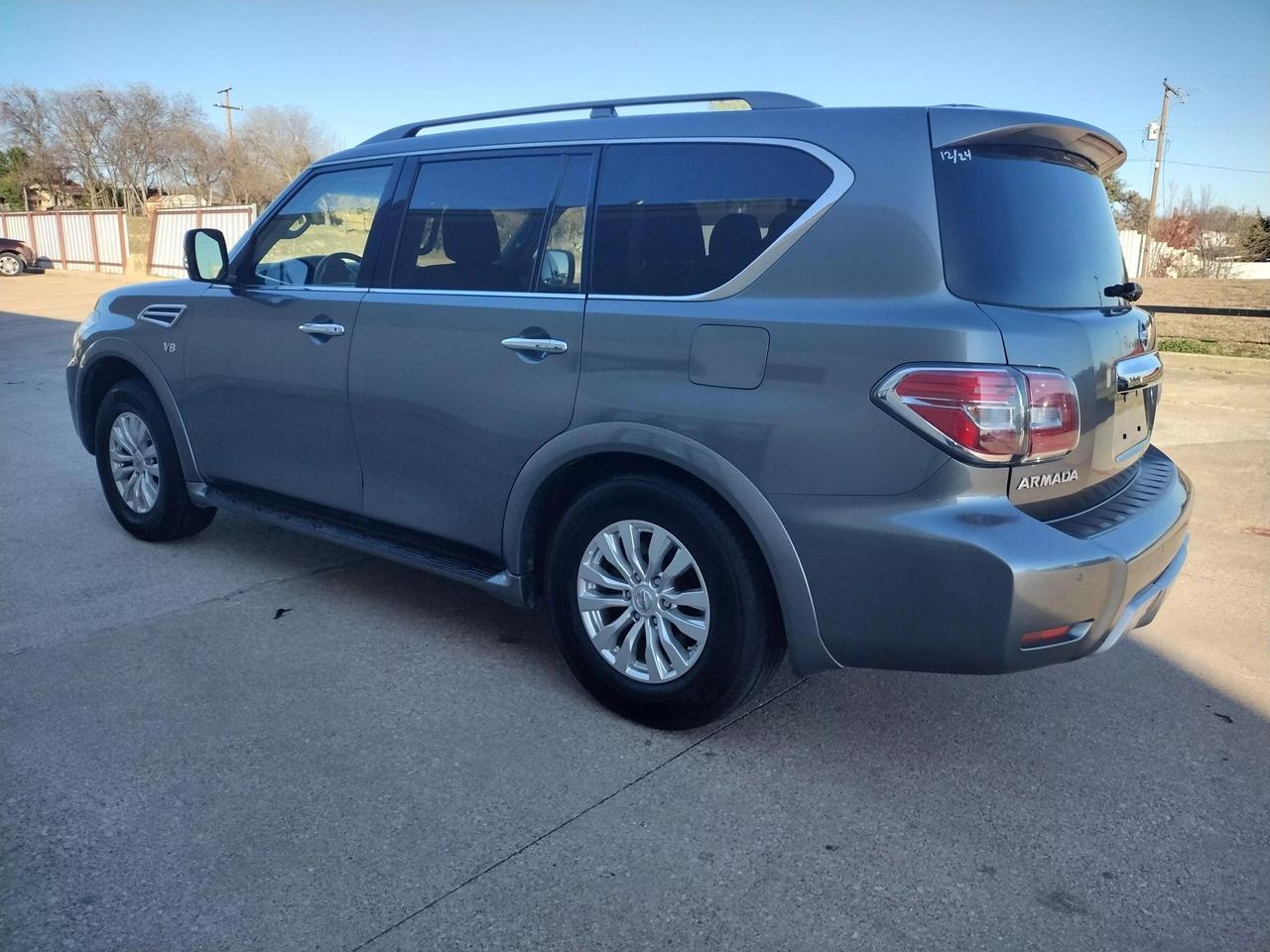 2017 Nissan Armada SV photo 13