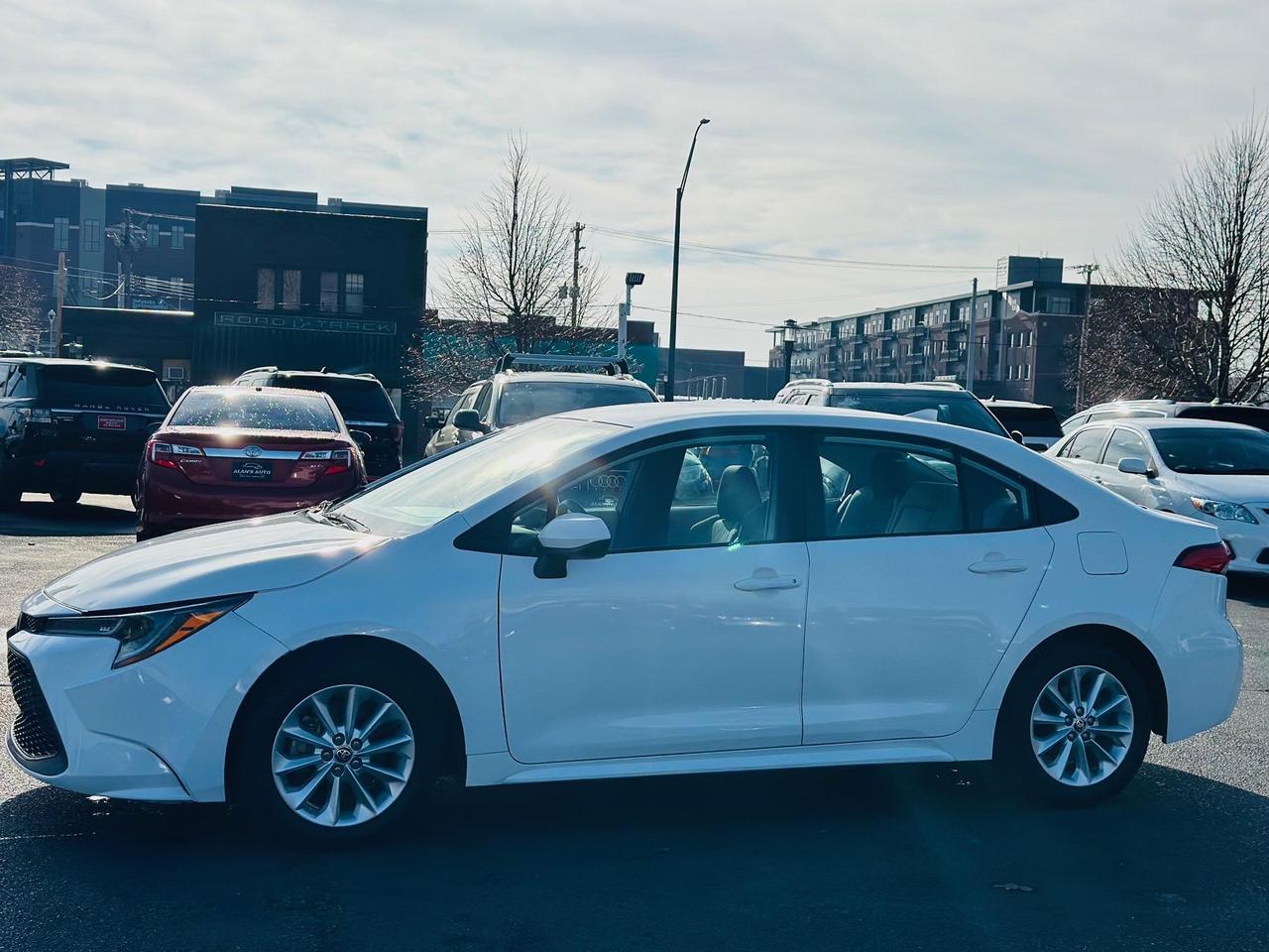 2021 Toyota Corolla LE photo 11