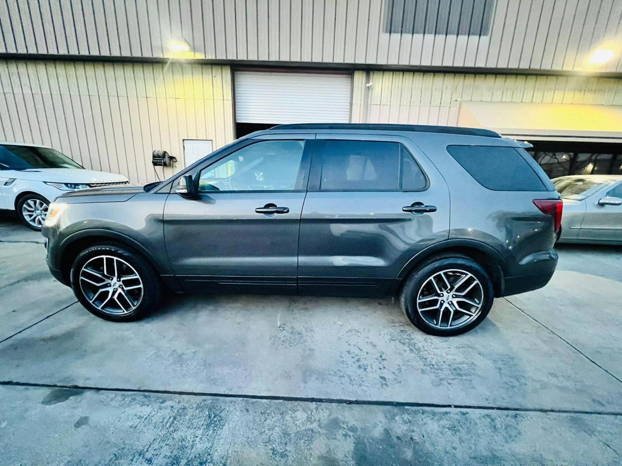 2016 Ford Explorer Sport photo 5