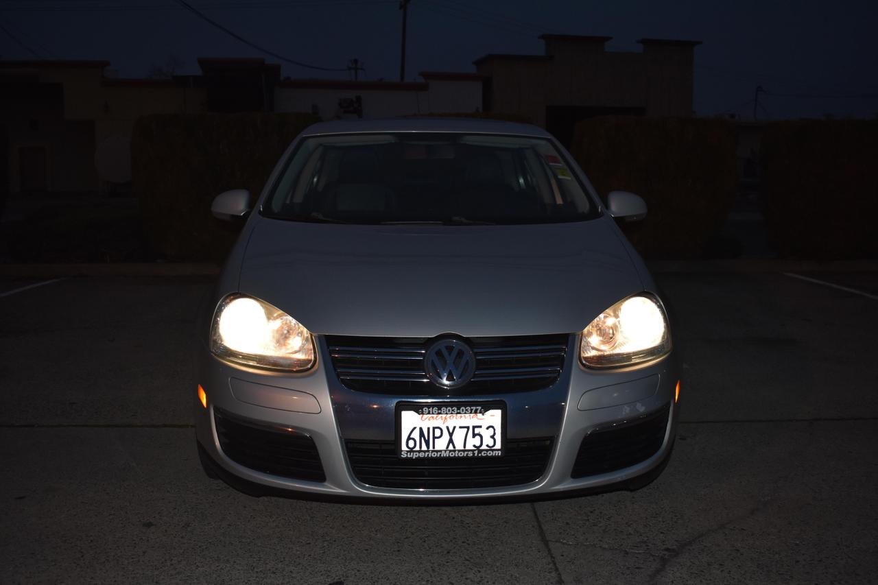 2010 Volkswagen Jetta Limited Edition photo 3