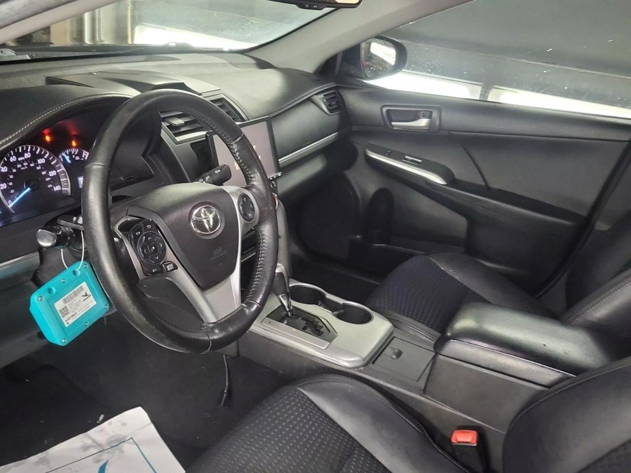 2014 Toyota Camry SE photo 5