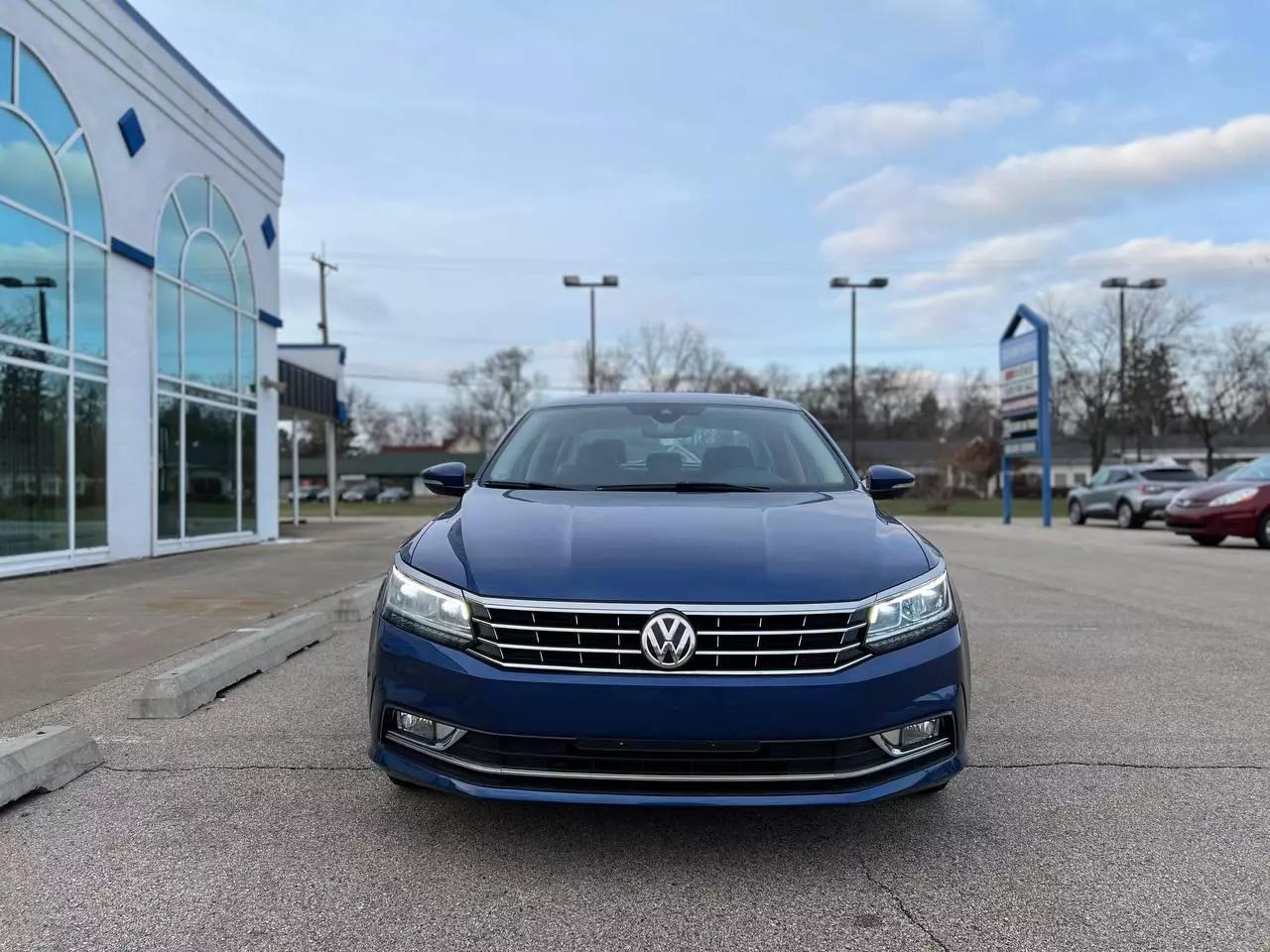 2016 Volkswagen Passat SEL Premium photo 3