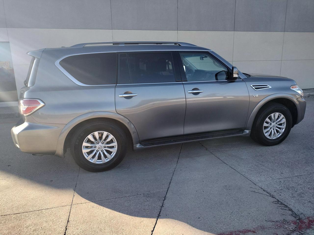 2017 Nissan Armada SV photo 17