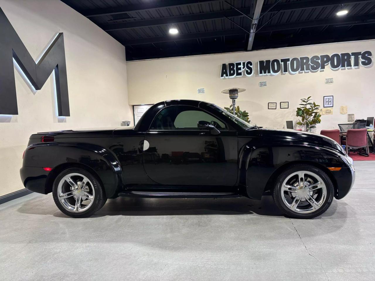 2005 Chevrolet SSR Base photo 4