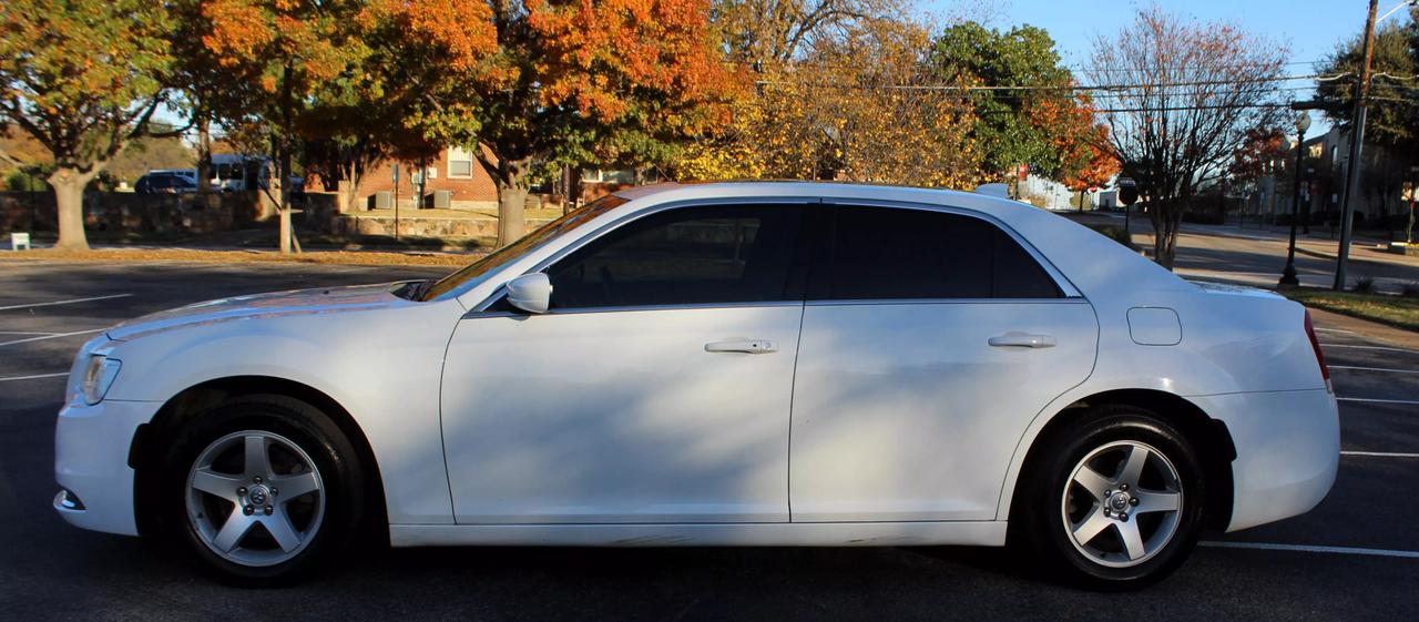 2016 Chrysler 300 Anniversary Package photo 15