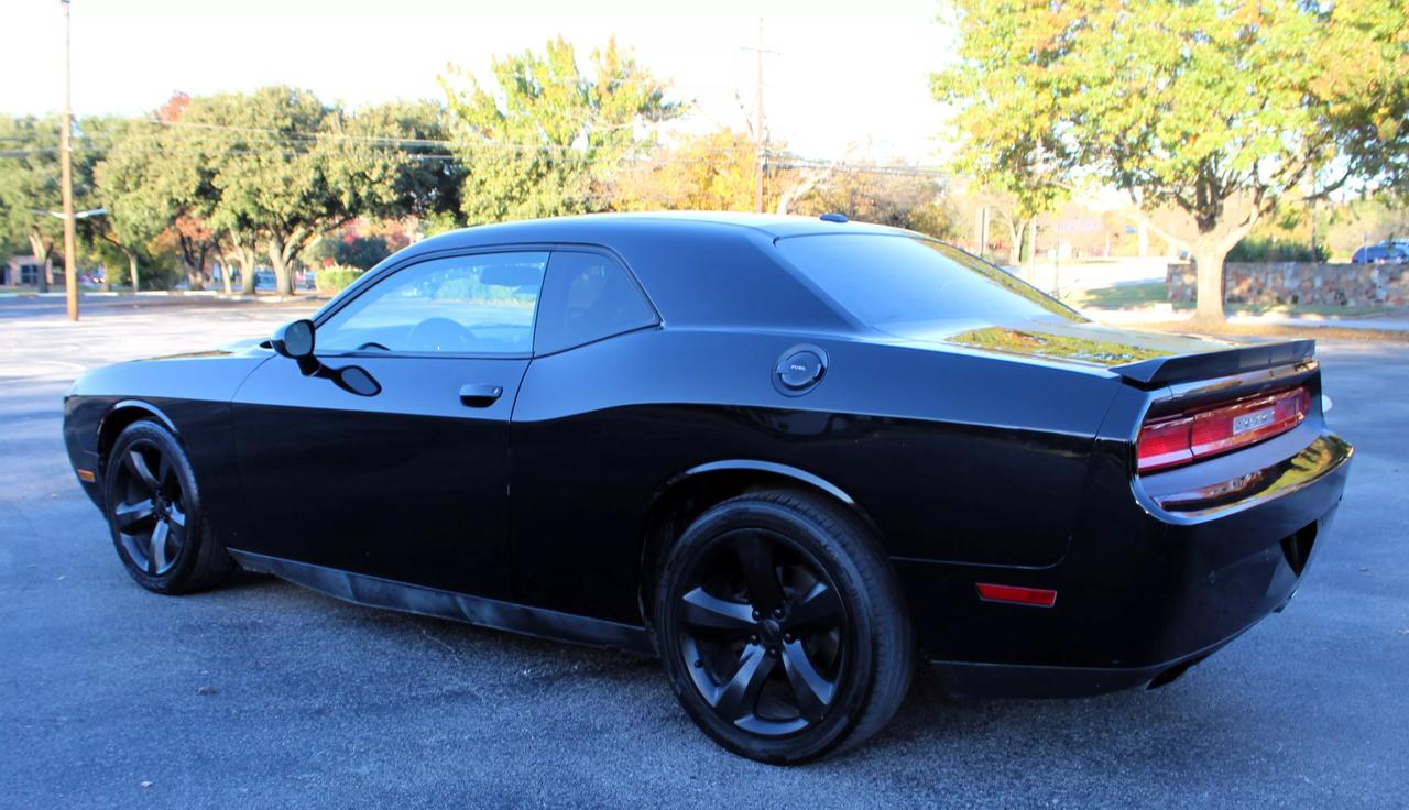 2014 Dodge Challenger SXT photo 15