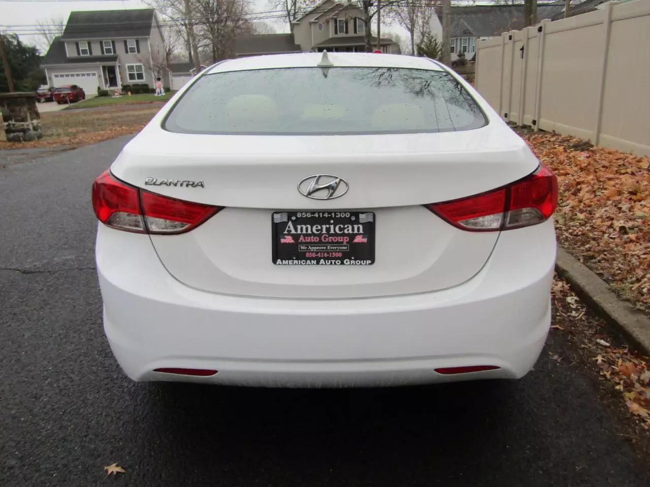 2013 Hyundai Elantra GLS photo 19