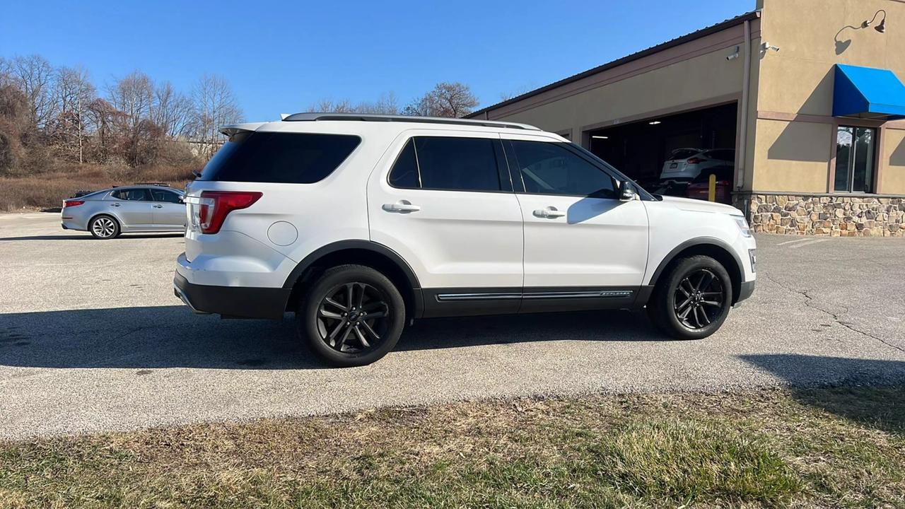 2017 Ford Explorer XLT photo 15