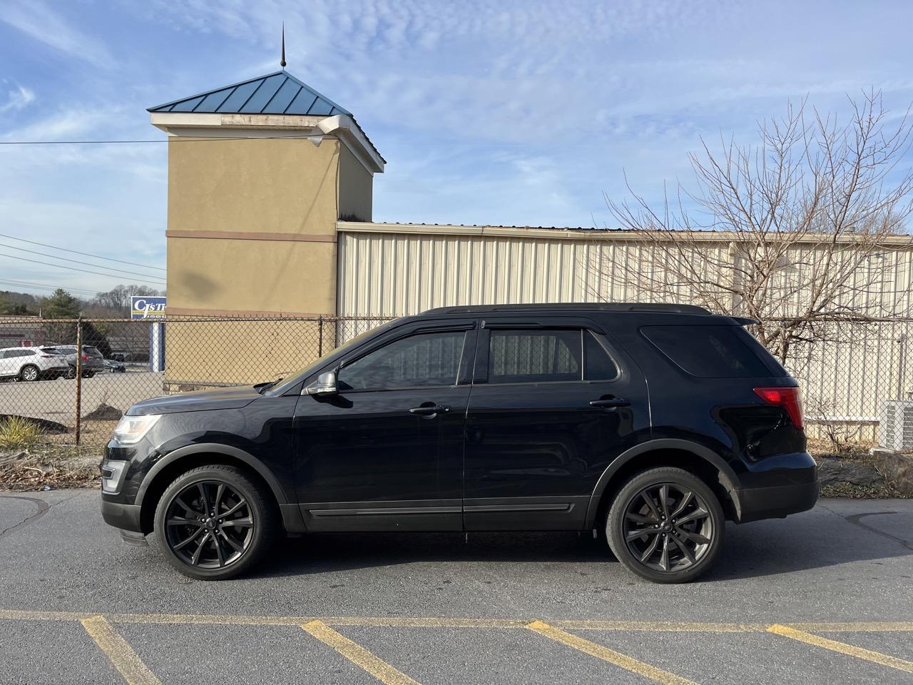 2017 Ford Explorer XLT photo 9