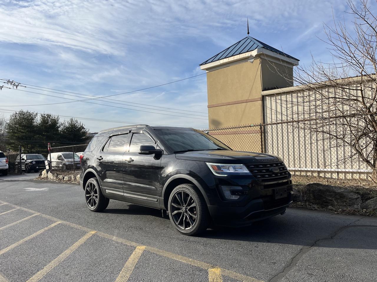 Ford Explorer's photo