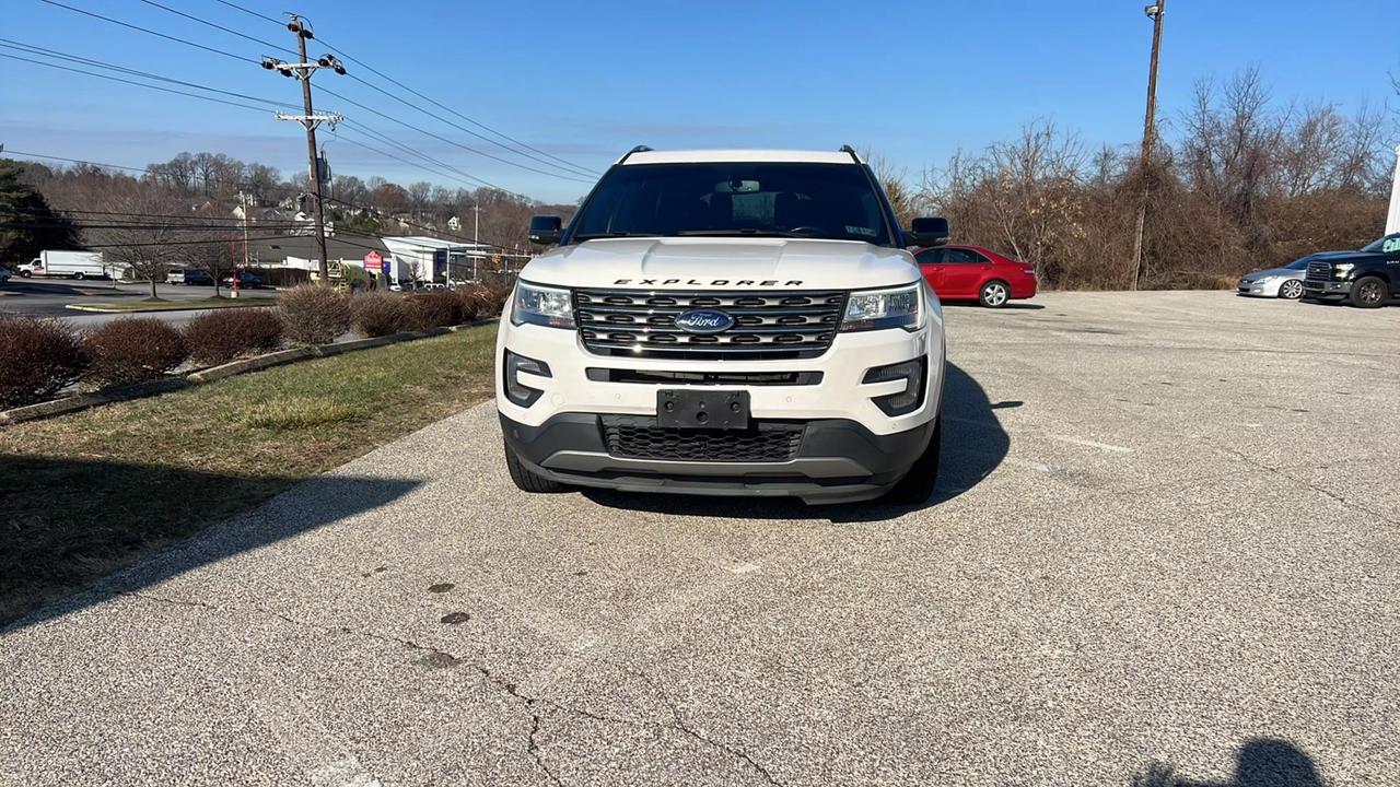 2017 Ford Explorer XLT photo 5