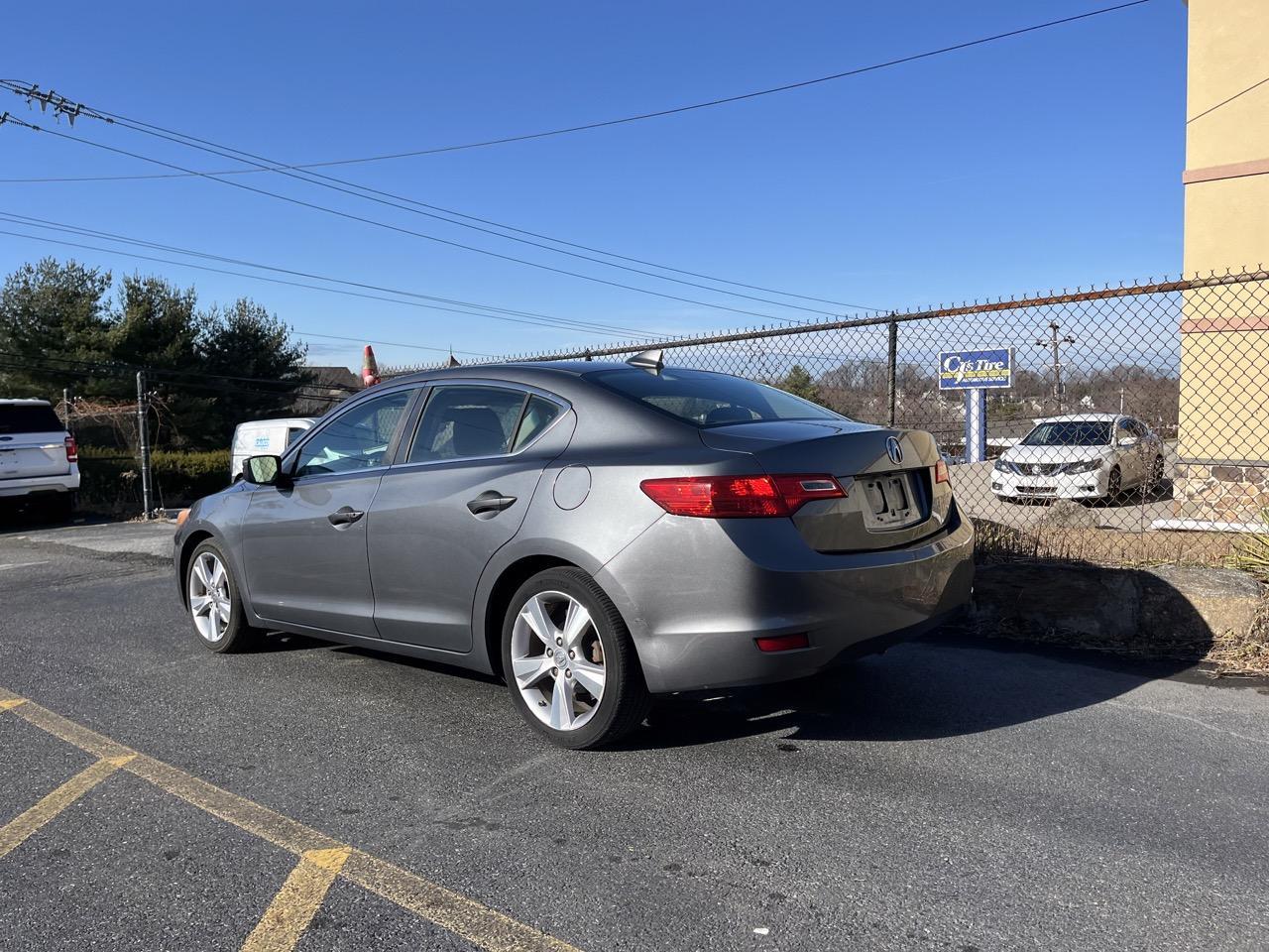 2013 Acura ILX Premium photo 7