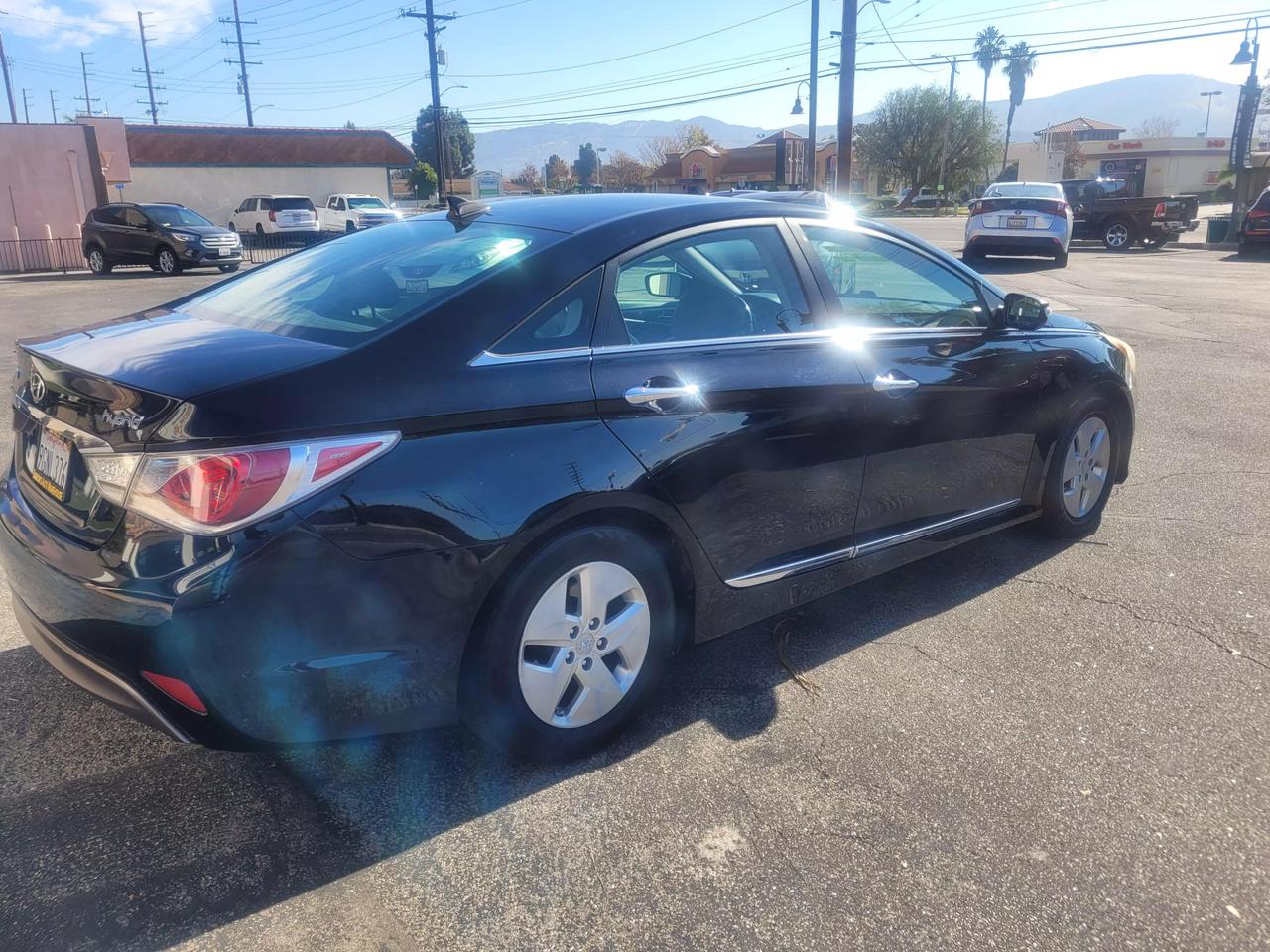 2012 Hyundai Sonata Hybrid Base photo 7