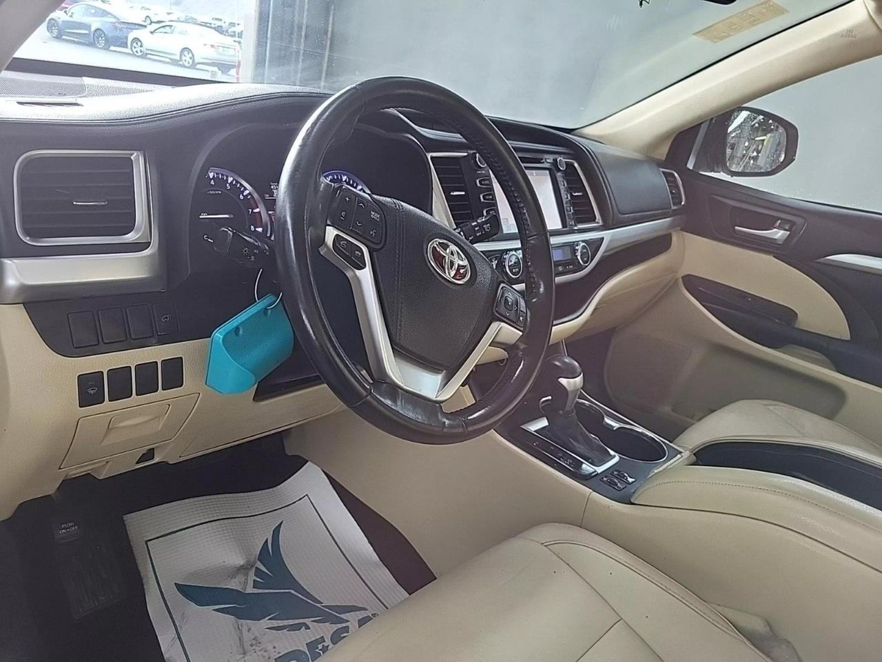 2015 Toyota Highlander XLE photo 15