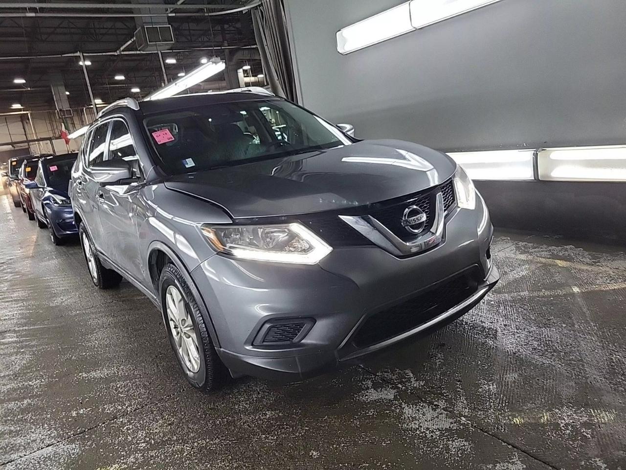 2015 Nissan Rogue SV photo 5