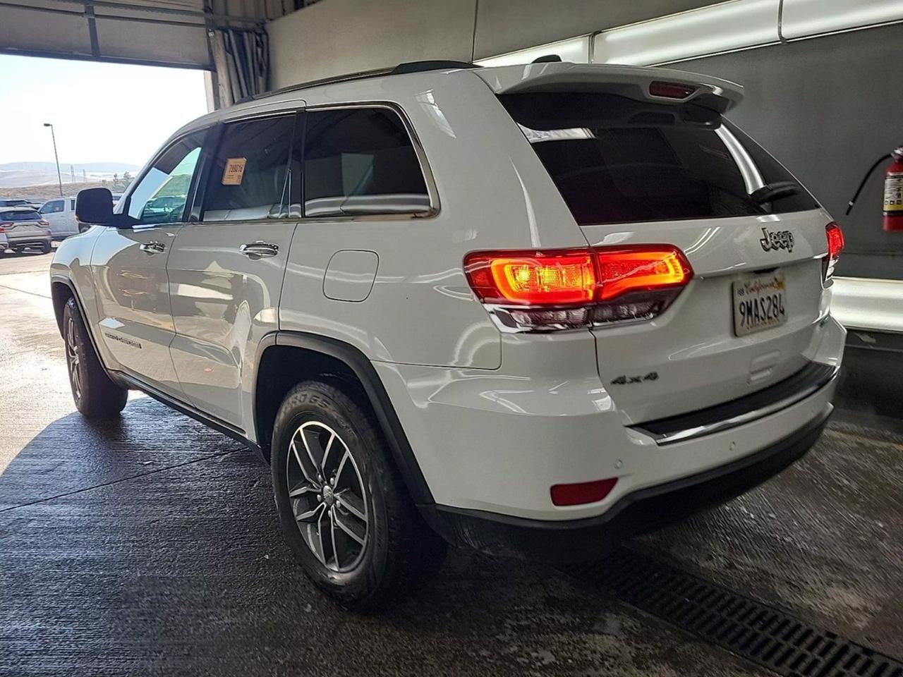 2018 Jeep Grand Cherokee Limited photo 3