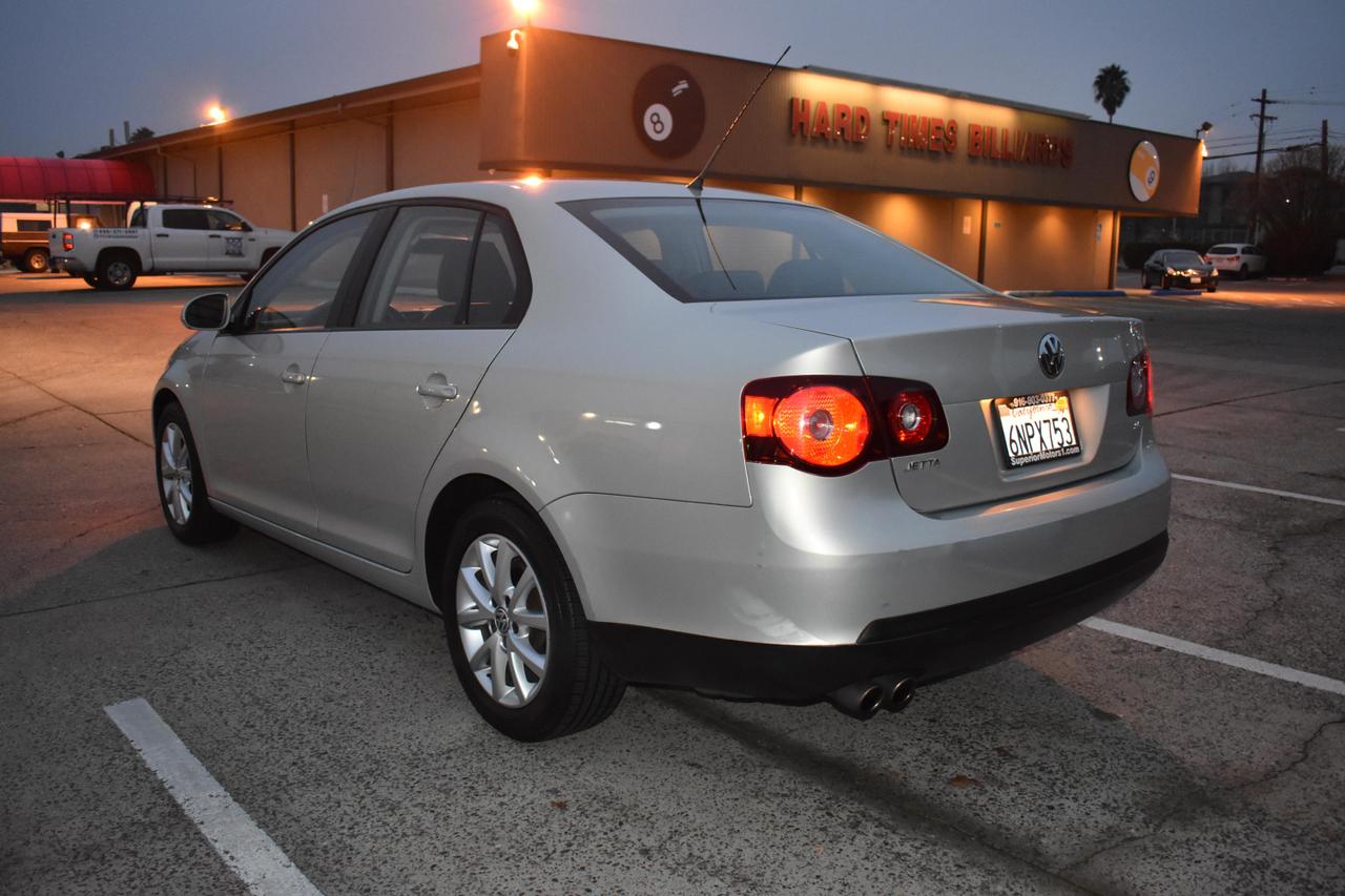 2010 Volkswagen Jetta Limited Edition photo 9