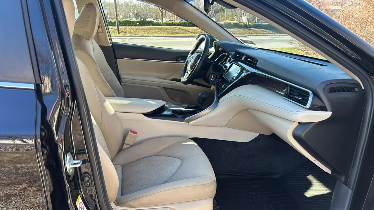 2018 Toyota Camry LE photo 63