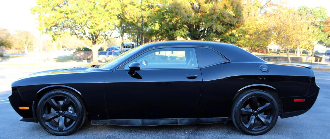 2014 Dodge Challenger SXT photo 17