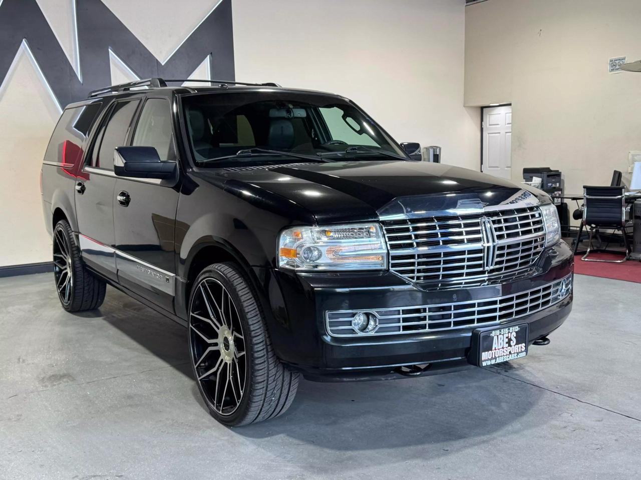 2012 Lincoln Navigator Base photo 3