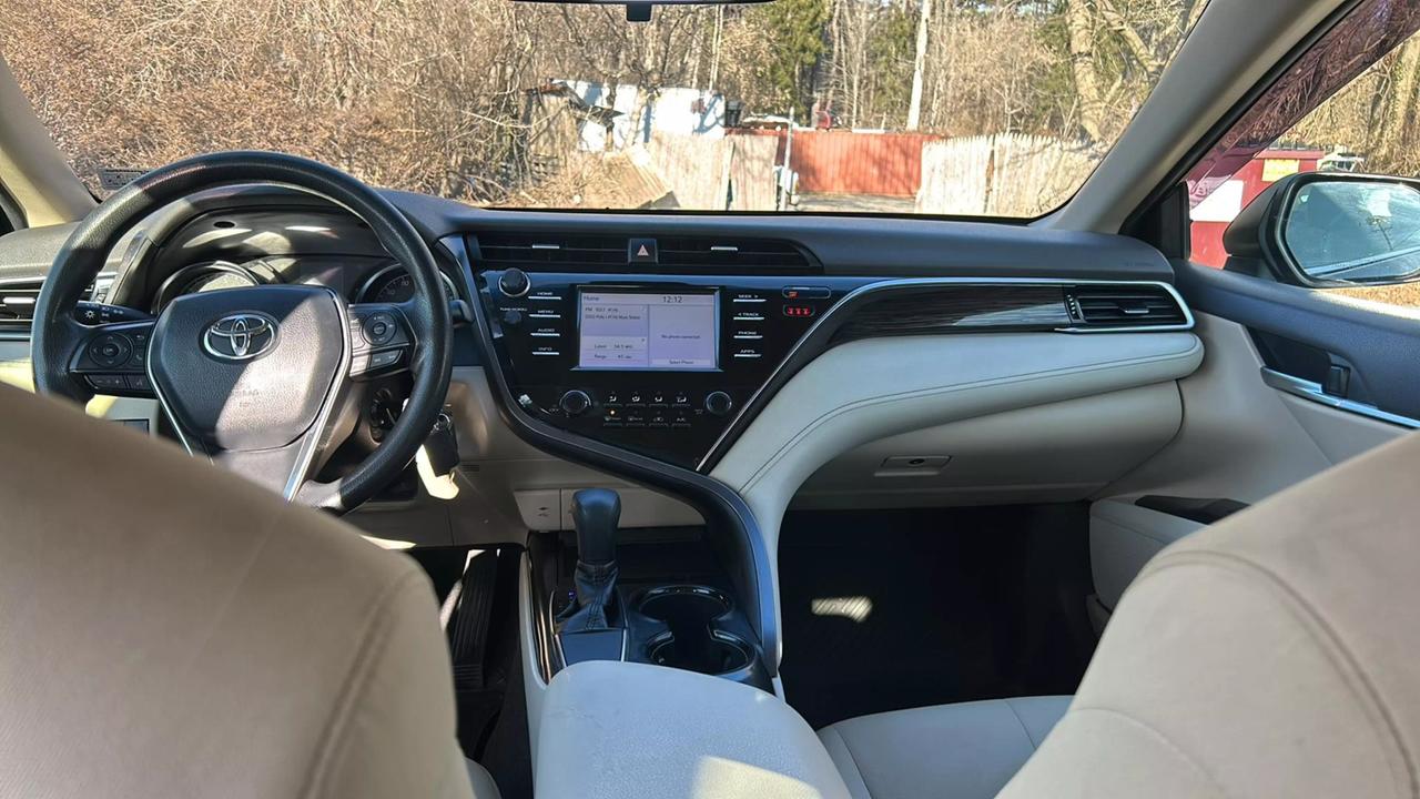 2018 Toyota Camry LE photo 81