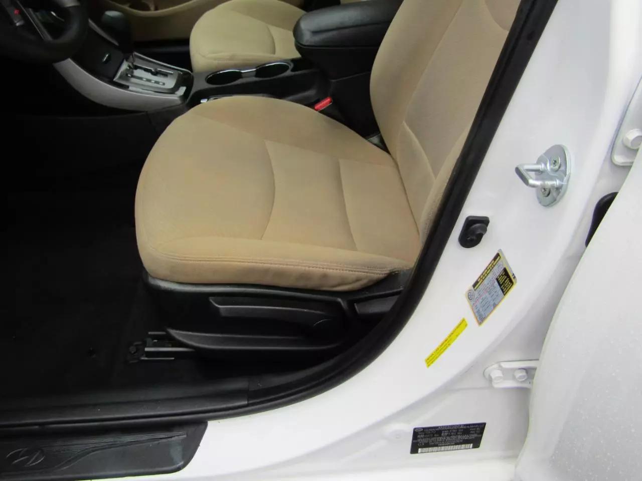 2013 Hyundai Elantra GLS photo 8