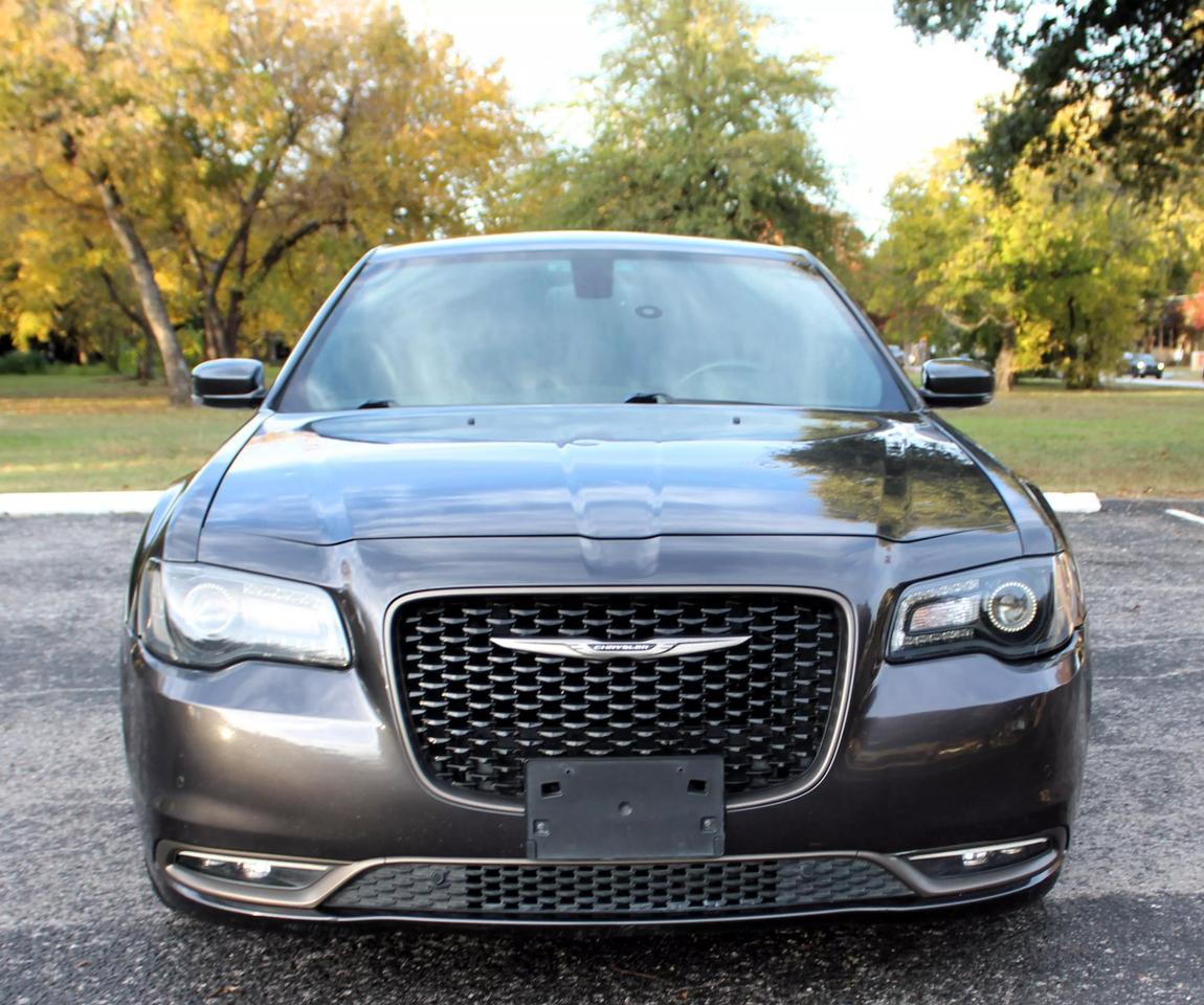 2016 Chrysler 300 S photo 5