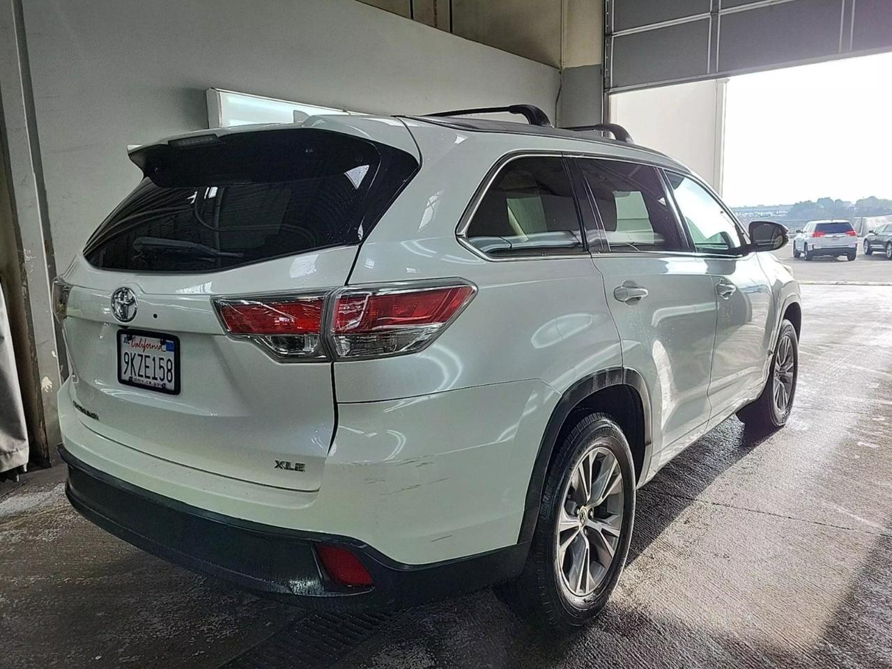 2015 Toyota Highlander XLE photo 7