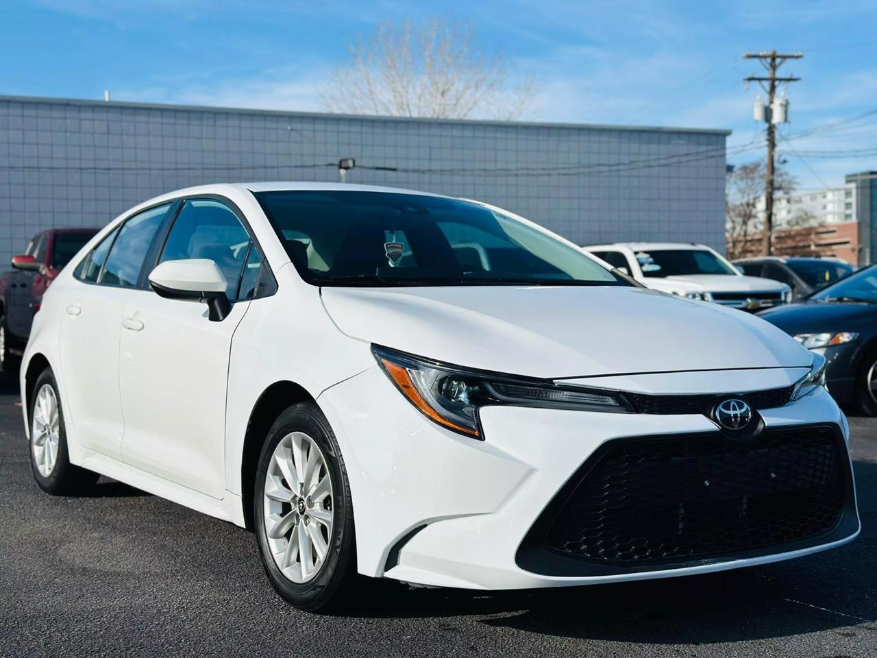 2021 Toyota Corolla LE photo 3