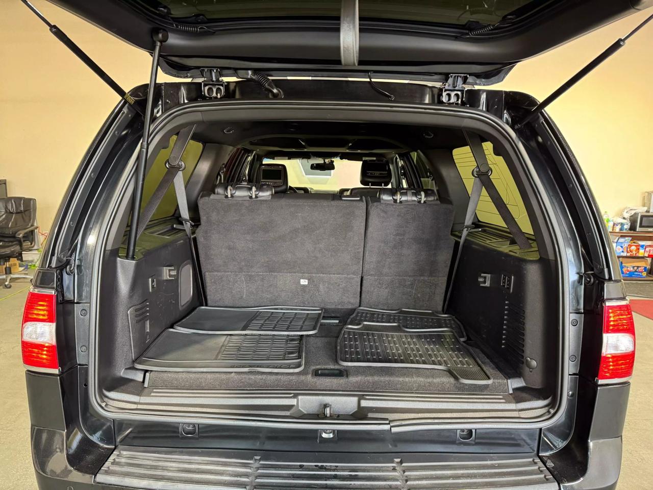 2012 Lincoln Navigator Base photo 28