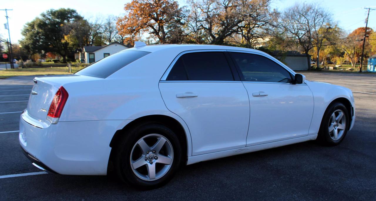 2016 Chrysler 300 Anniversary Package photo 9