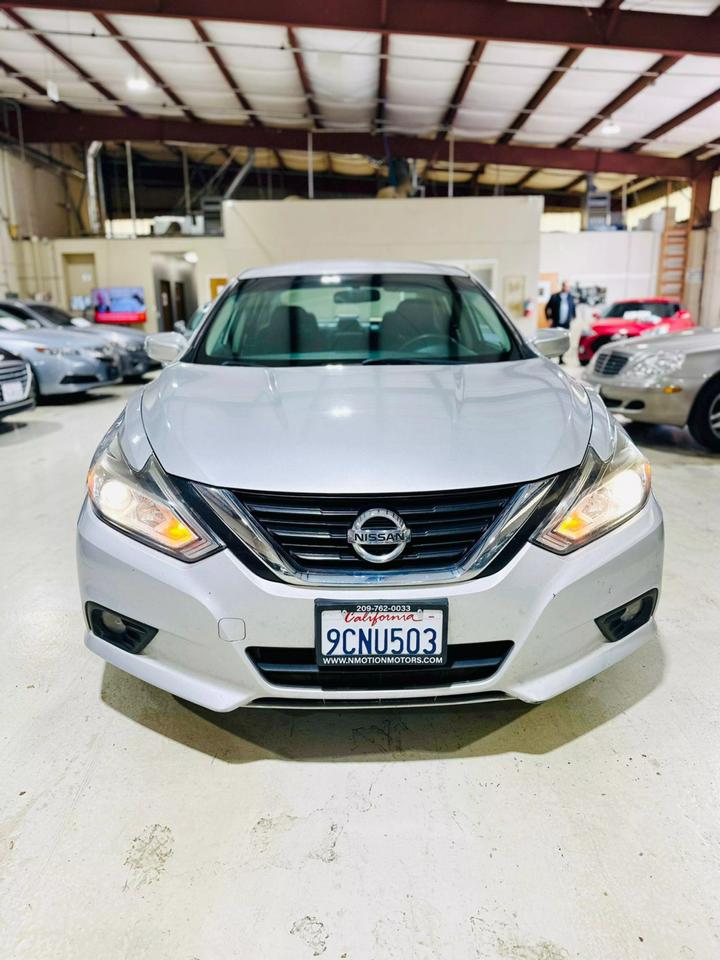 2018 Nissan Altima SV photo 3