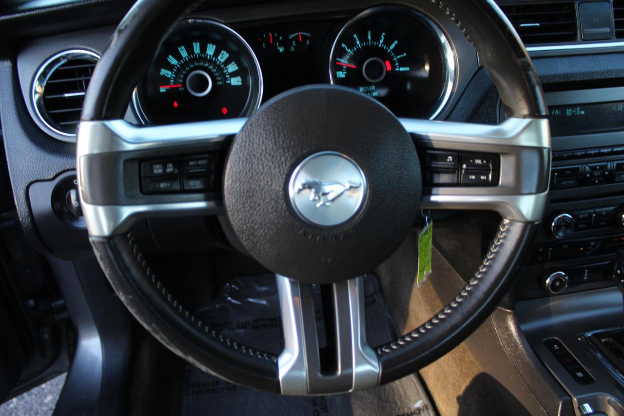 2013 Ford Mustang V6 photo 21