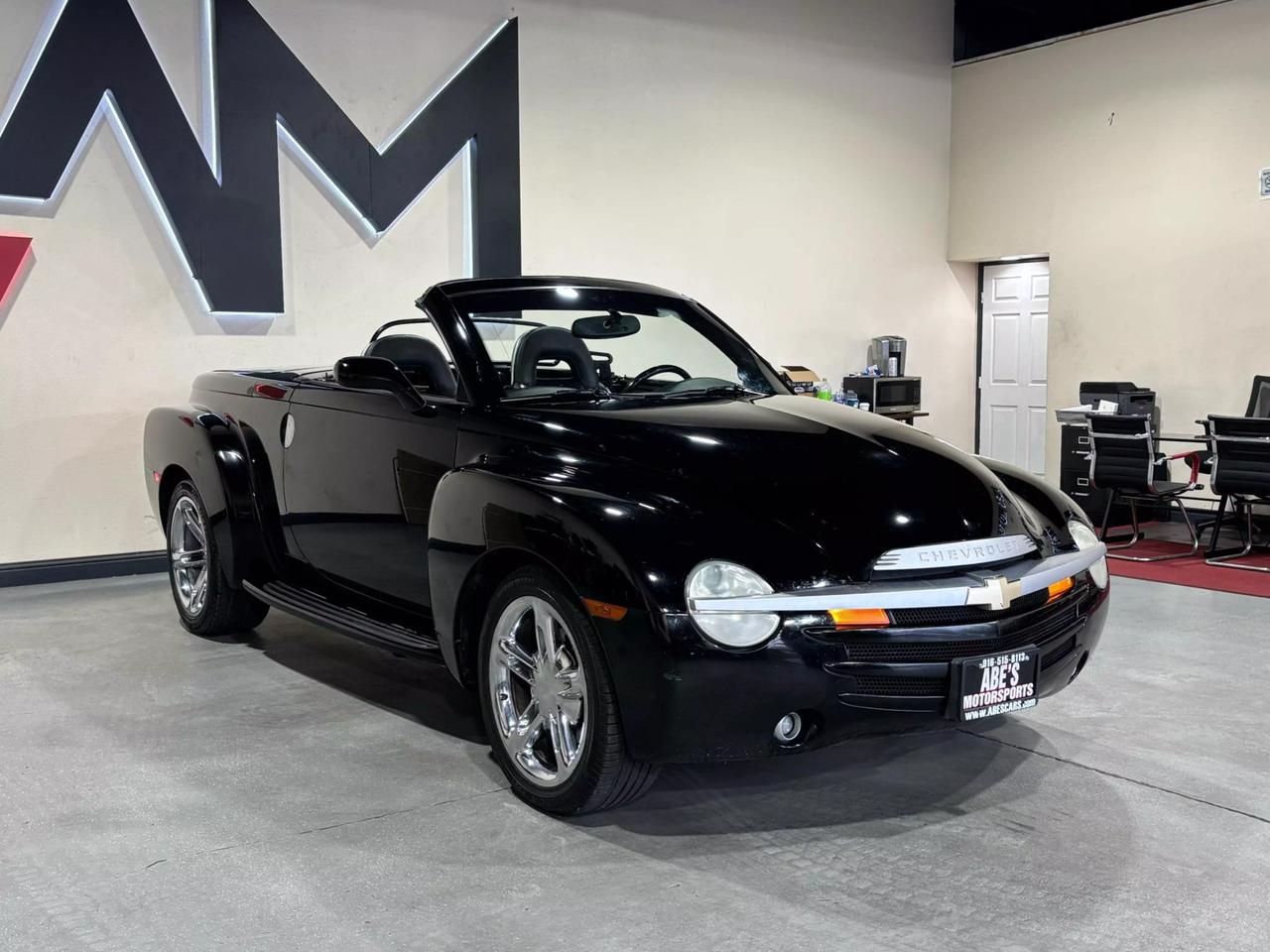 2005 Chevrolet SSR Base photo 21