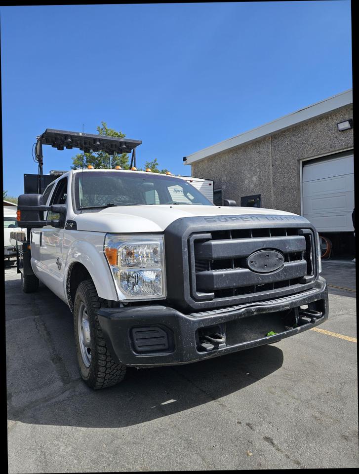 2012 Ford F-350 Super Duty Chassis Cab null photo 3