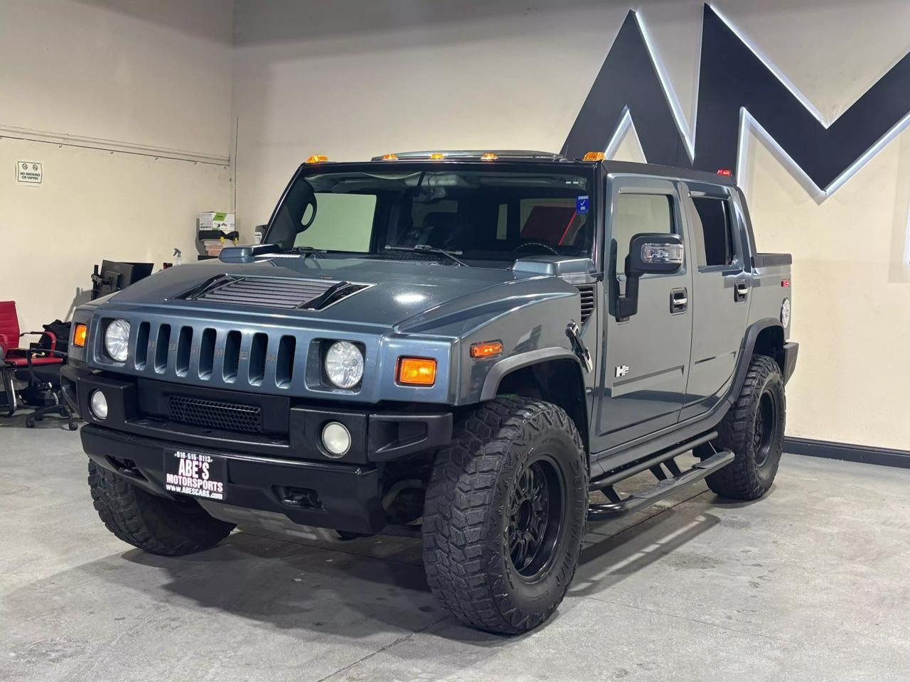 Hummer H2's photo