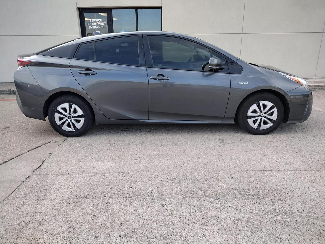 2018 Toyota Prius Two photo 11