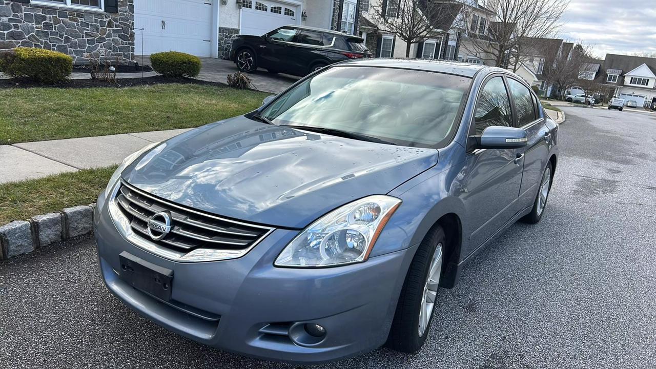 2011 Nissan Altima SR photo 41