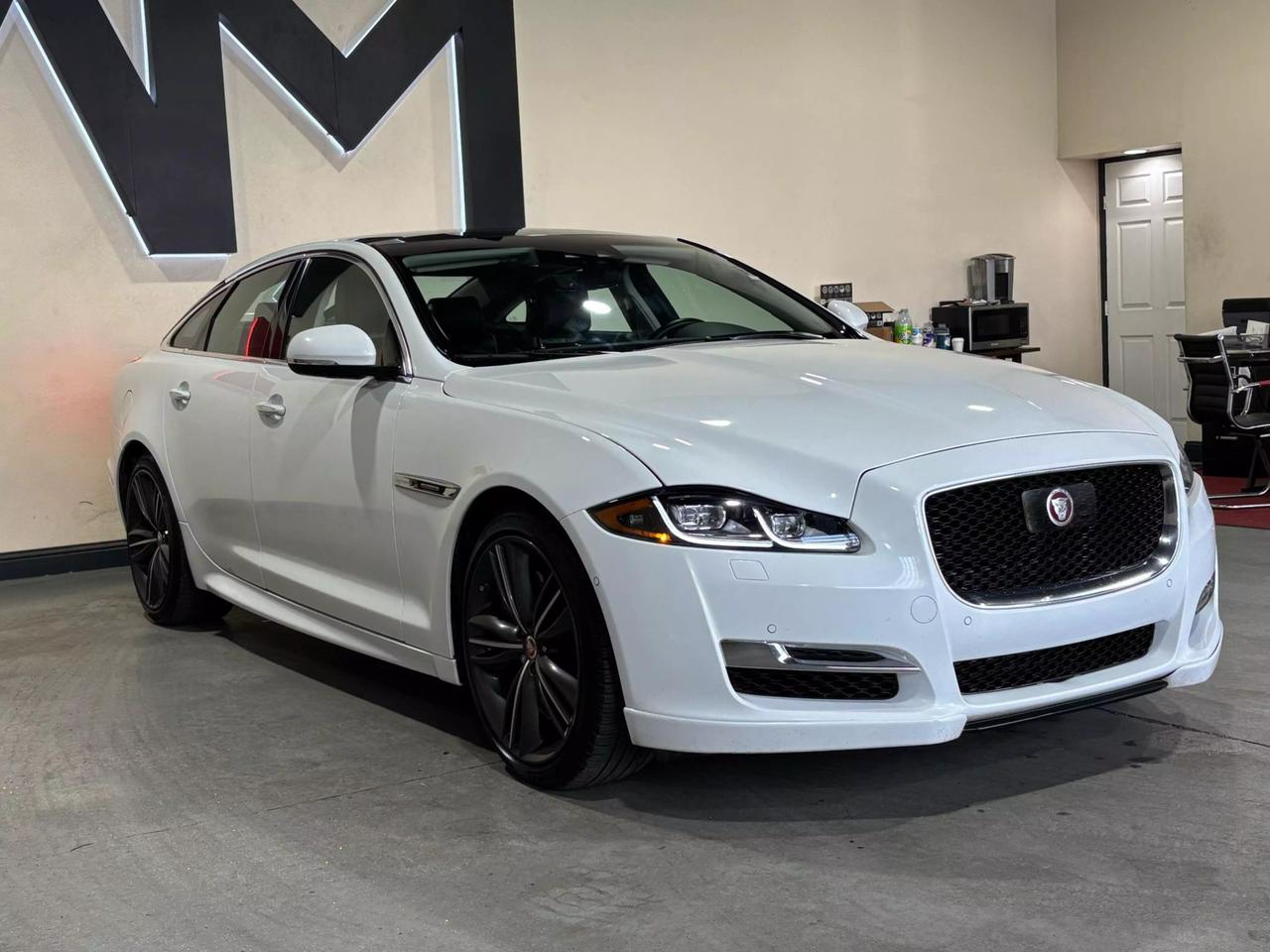 2019 Jaguar XJ Supercharged photo 3