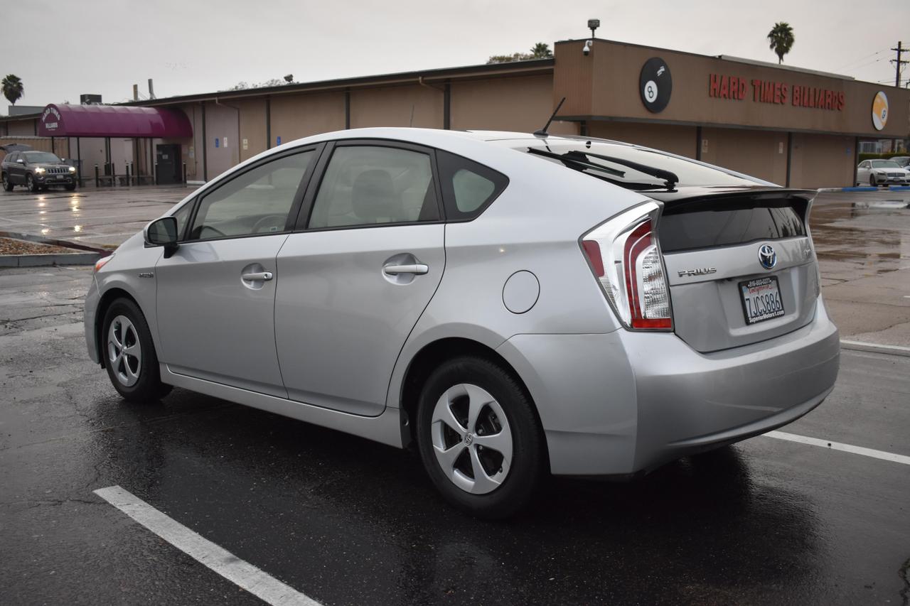 2015 Toyota Prius Two photo 9