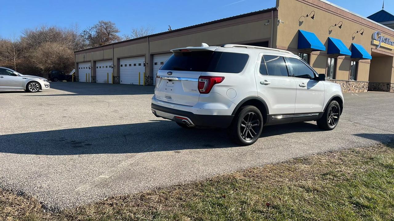 2017 Ford Explorer XLT photo 19