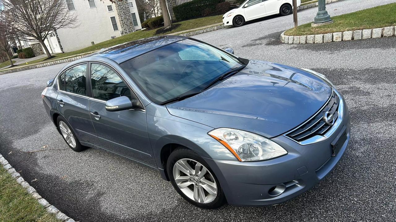 2011 Nissan Altima SR photo 45