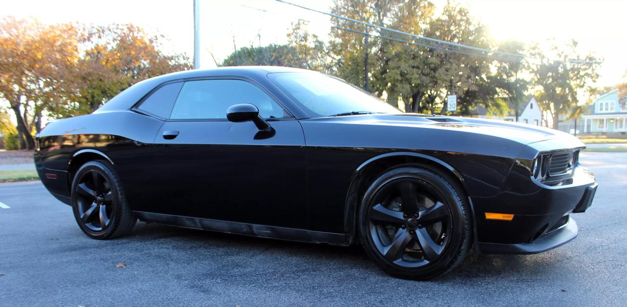 2014 Dodge Challenger SXT photo 9