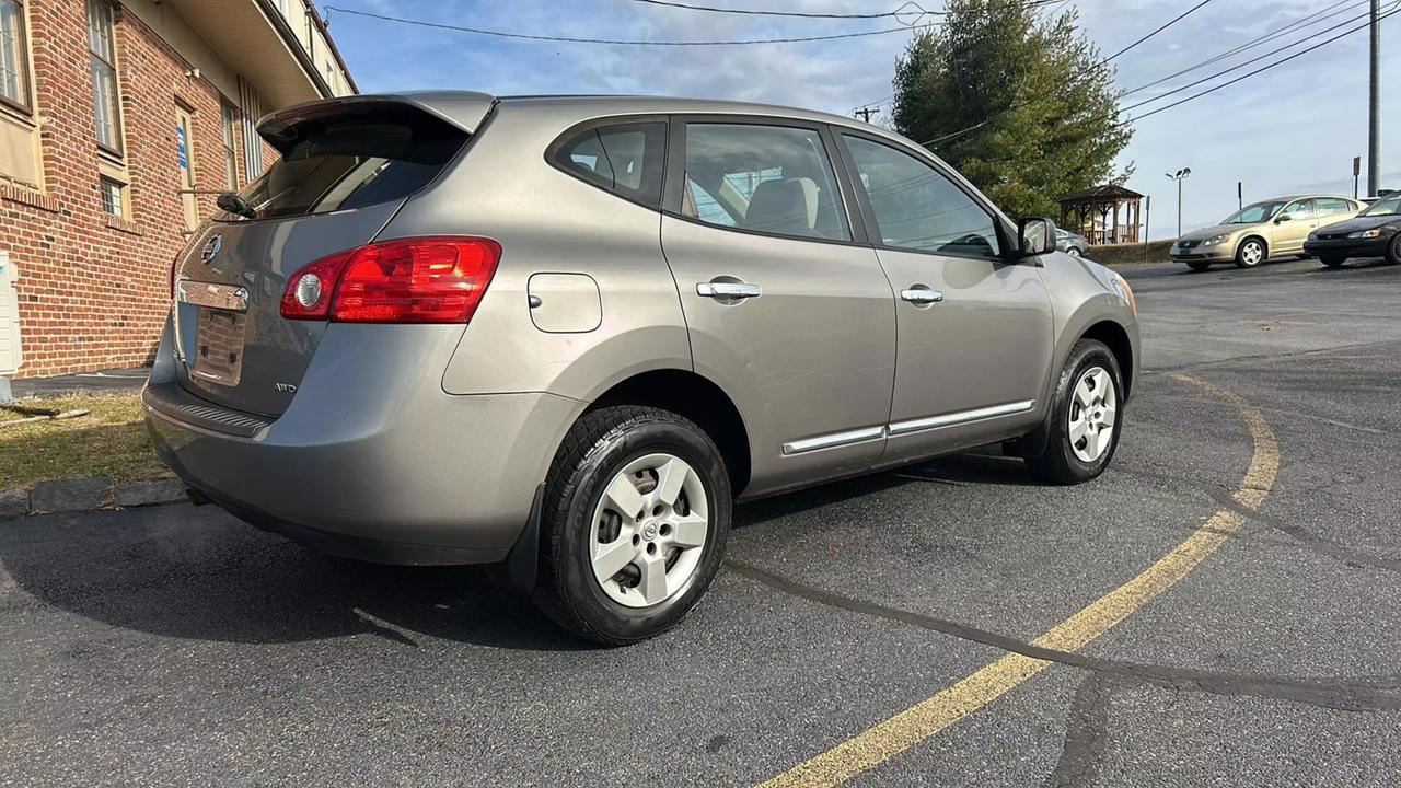 2011 Nissan Rogue S photo 17