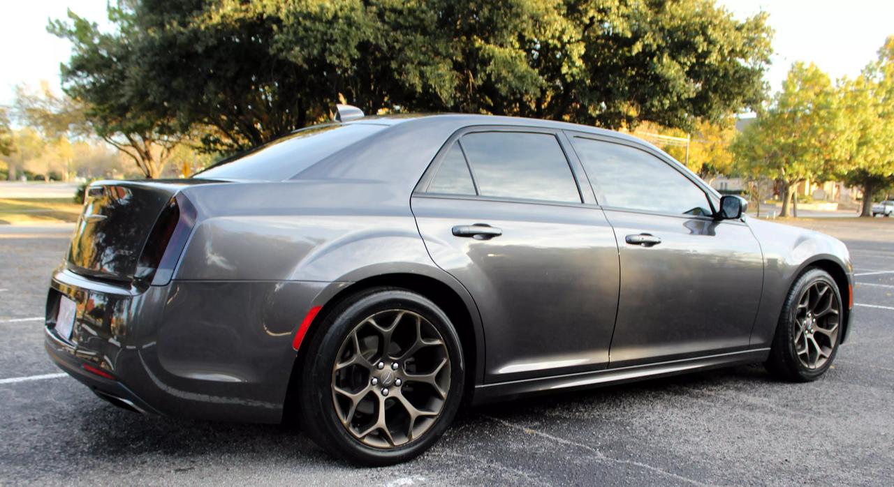 2016 Chrysler 300 S photo 11